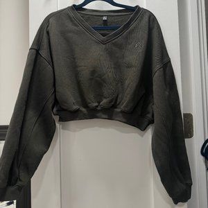 Oner Active All Day Oversized V-Neck Sweatshirt in DARK OLIVE GREEN. Size M.